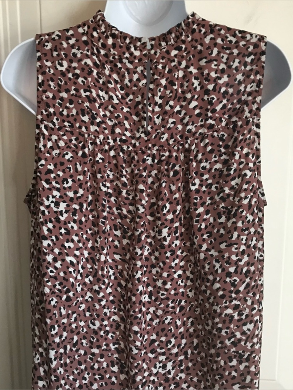 🔴 4/$15 torrid Women’s L Mauve Black Animal Spot Ruffle Mock Neck Tank Top EUC - Picture 12 of 16